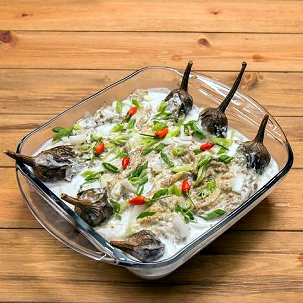 Gegrillte Aubergine in Kokosmilch