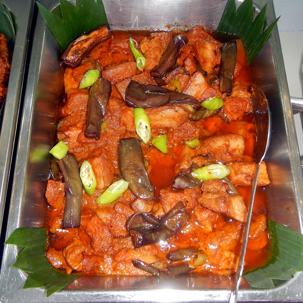 Schweine-Binagoongan